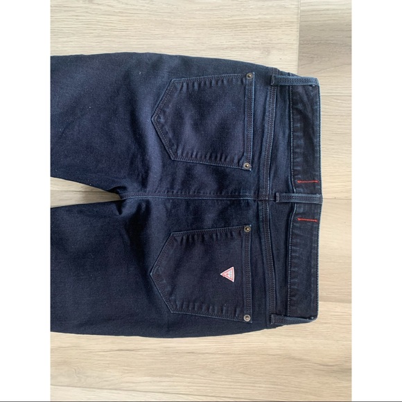 Size 28 Guess Jeans - Picture 2 of 4